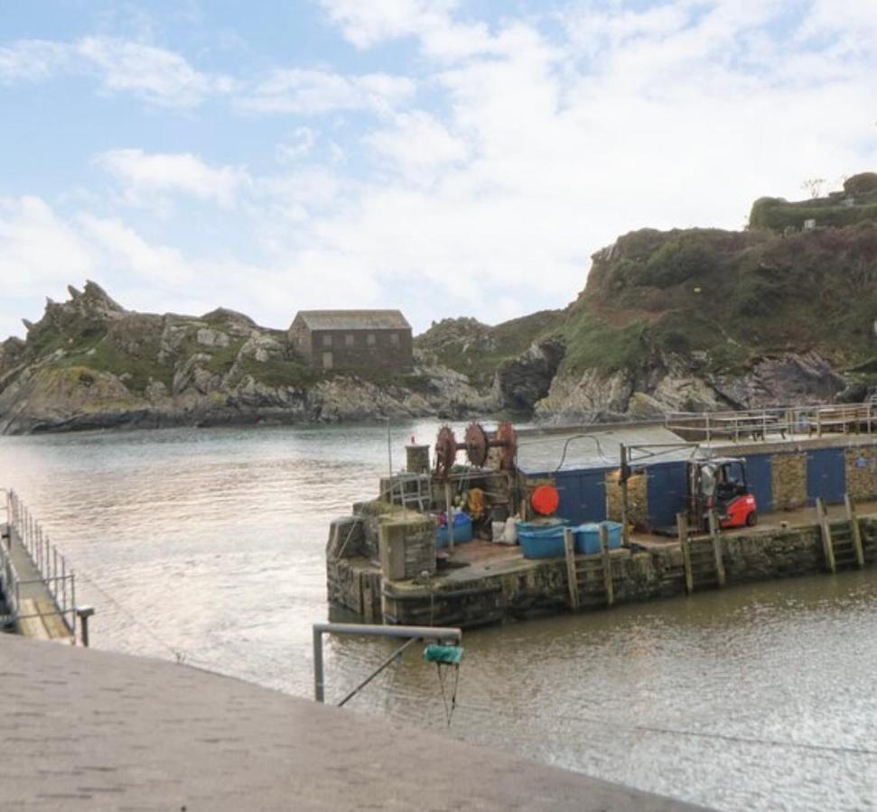 Spindrift Is A Beautiful Newly Refurbished Three Bedroom Private Family House Located On The Old Harbour And The Coastal Path In The Heart Of Beautiful Polperro Bagian luar foto