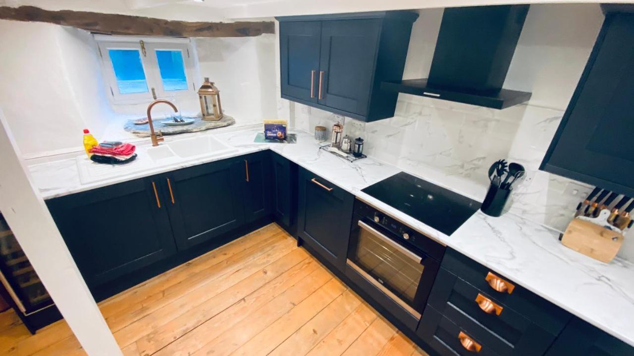 Spindrift Is A Beautiful Newly Refurbished Three Bedroom Private Family House Located On The Old Harbour And The Coastal Path In The Heart Of Beautiful Polperro Bagian luar foto